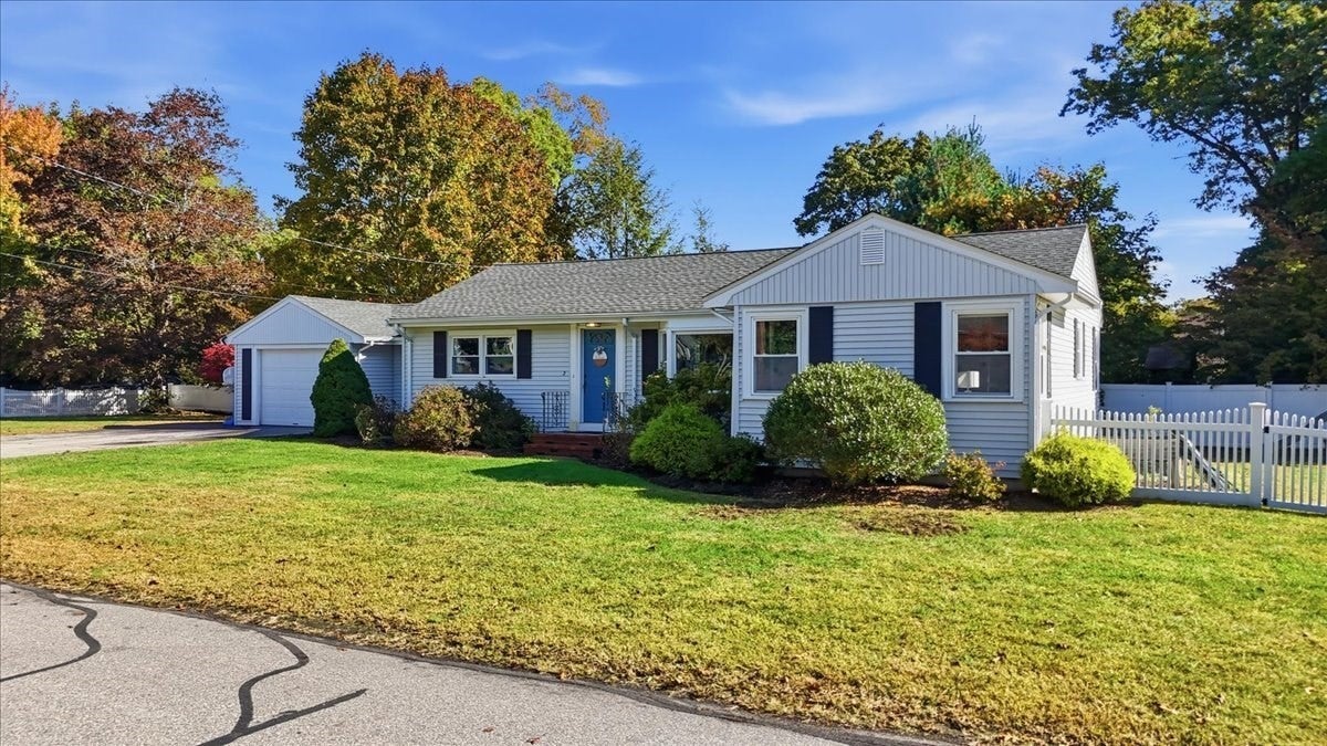 Photo of 2 Judith Rd, Easton, MA