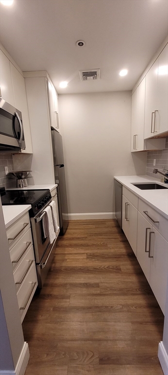 300 Commercial St 502