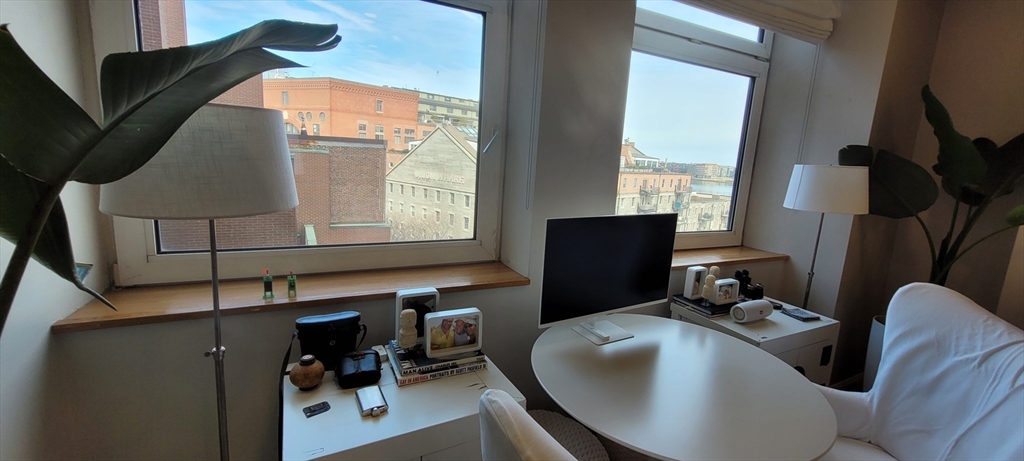 300 Commercial St 502