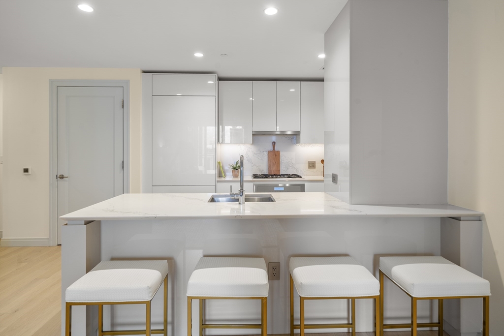 135 Seaport Blvd 1609