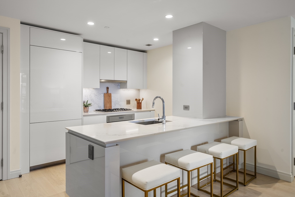 135 Seaport Blvd 1609