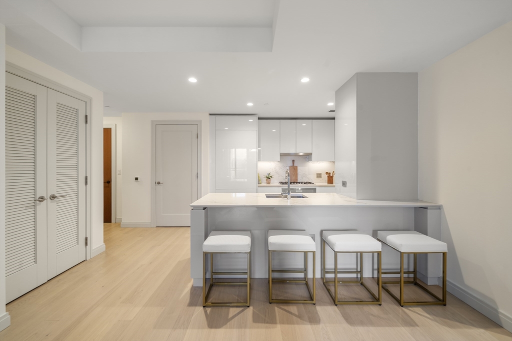 135 Seaport Blvd 1609