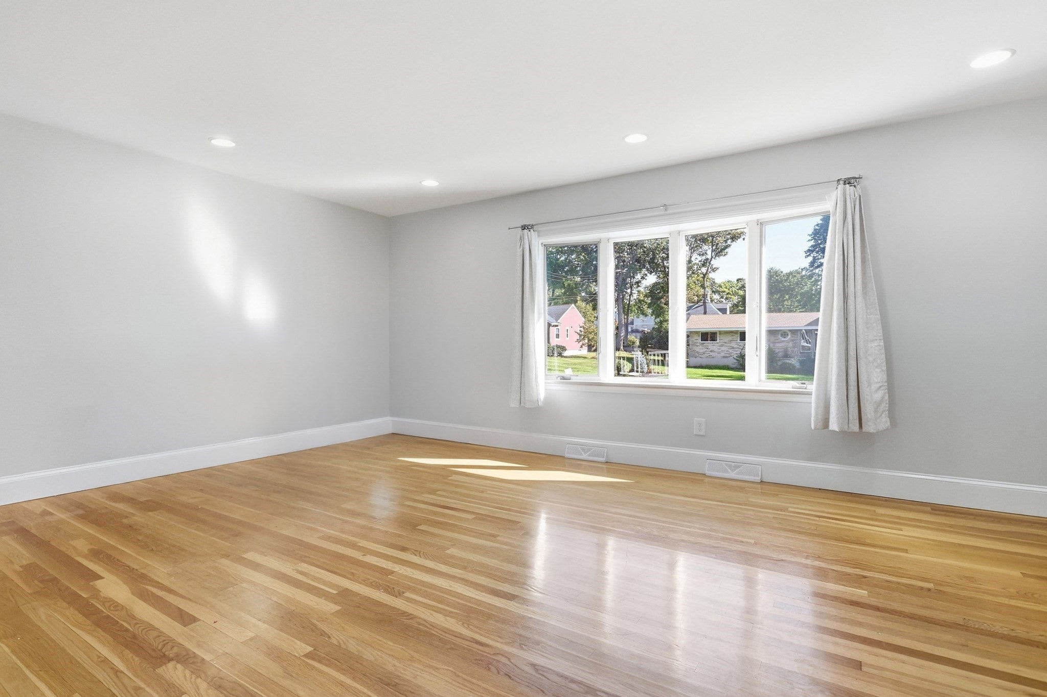 123 Lincoln Pkwy