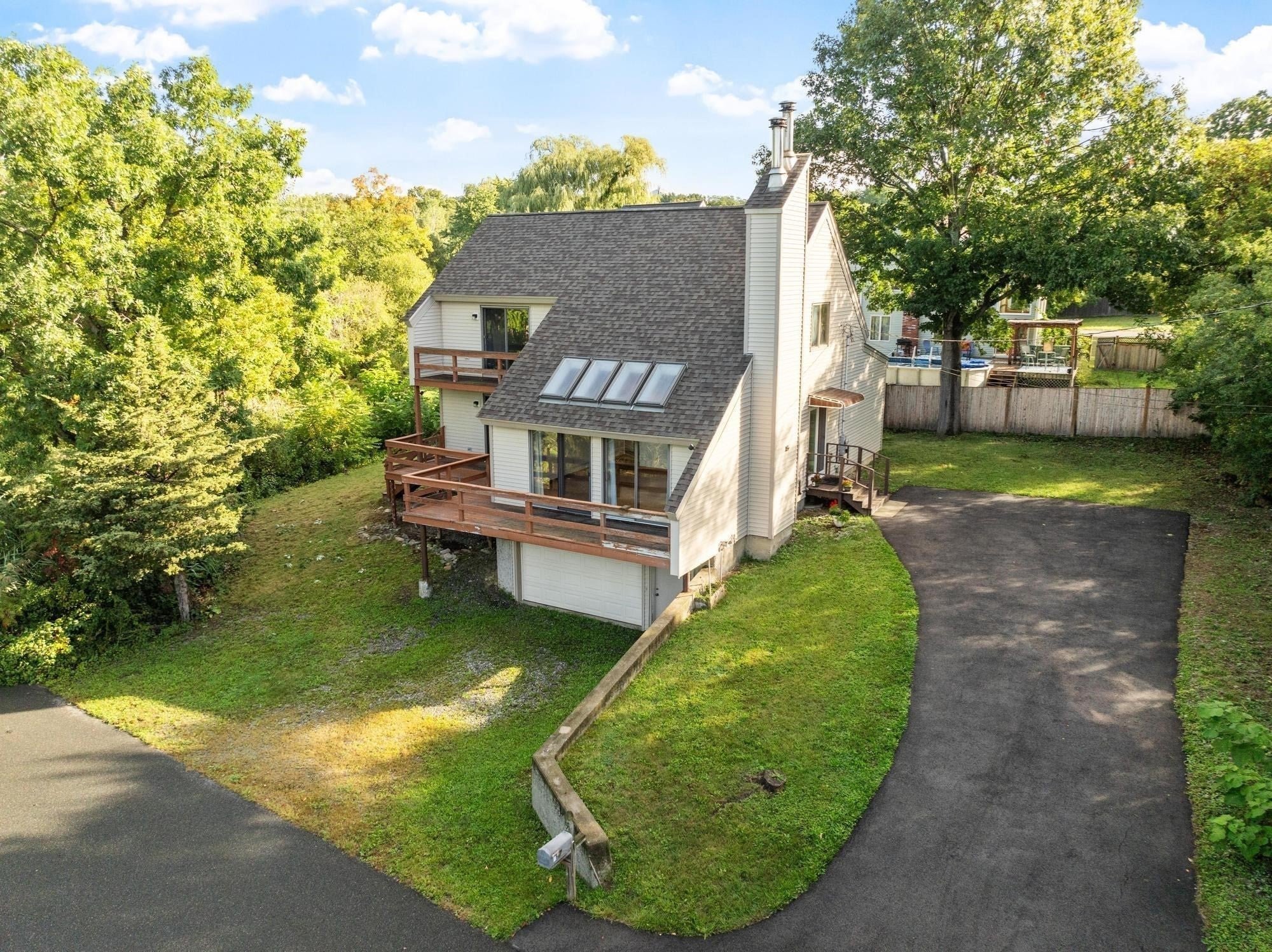 7 Hutton St