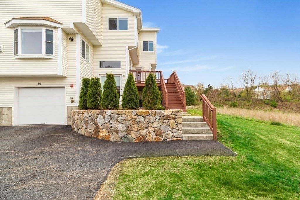 39 John Hancock Dr 39