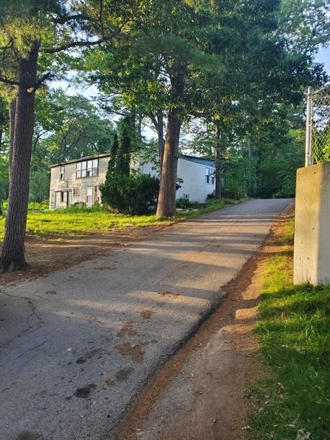 217 White Pond Rd Lancaster MA 01523