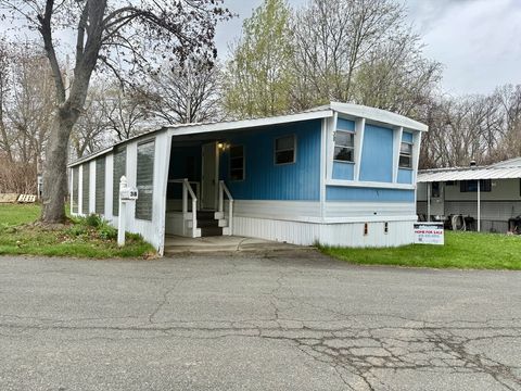 8 Lark Dr Chicopee MA 01020