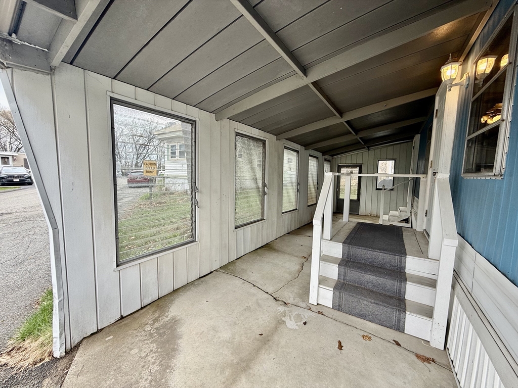 8 Lark Dr