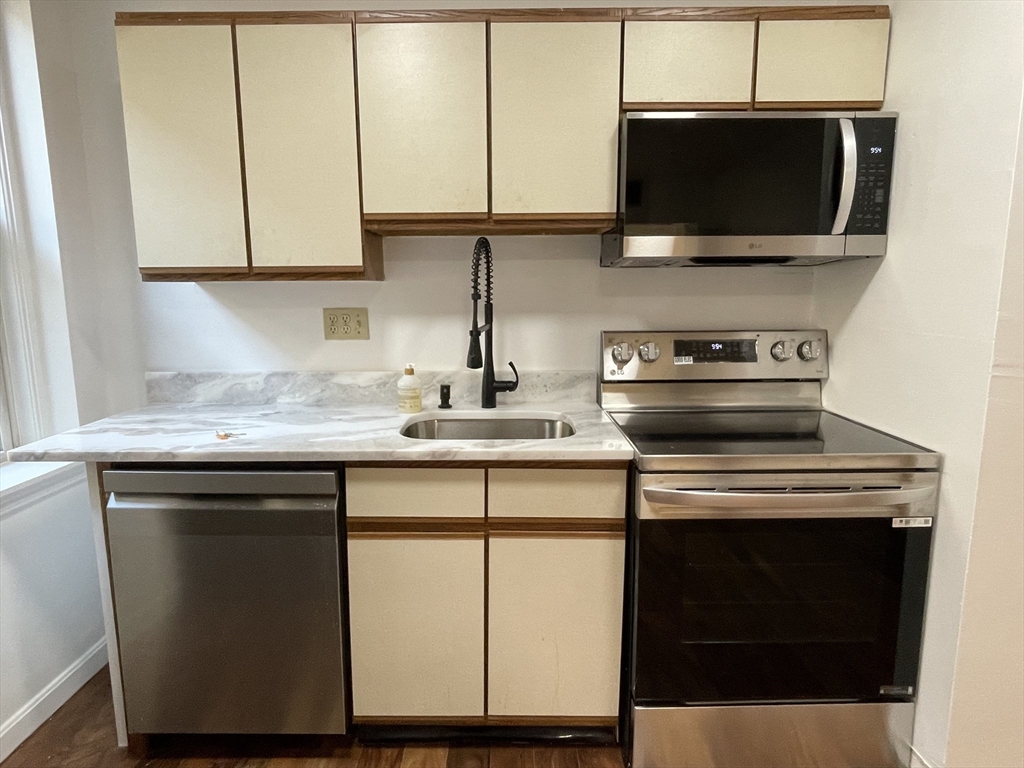 88 Gordon St. 305