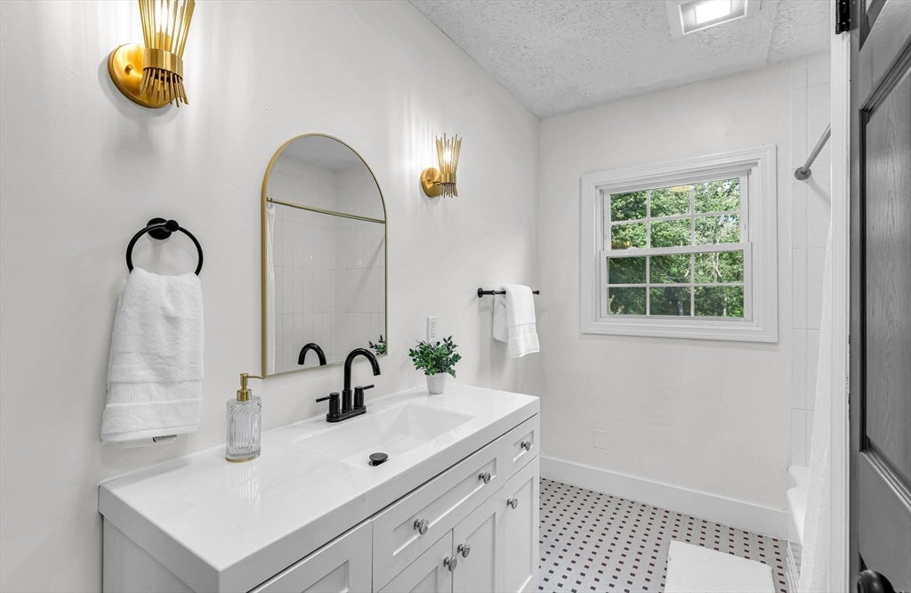 115 Saint James Ave, Chicopee, MA, 115 Saint James Ave, Chicopee, MA Photo #17