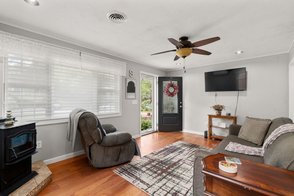 30 Colonial Rd.