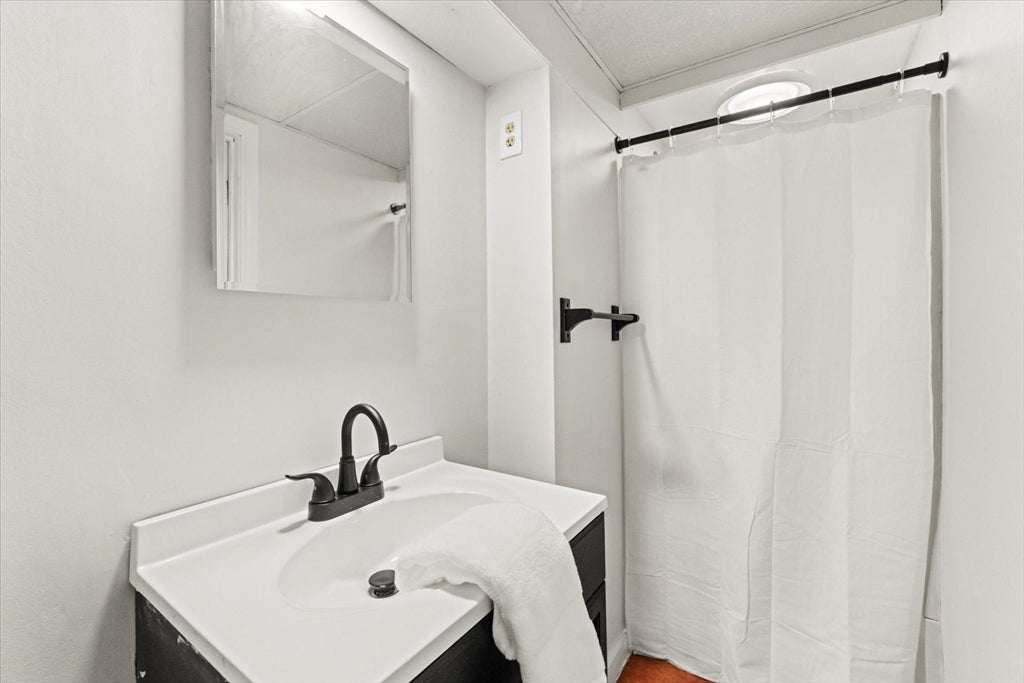 21 Fyrbeck Ave, Shrewsbury, MA, 21 Fyrbeck Ave, Shrewsbury, MA Photo #31