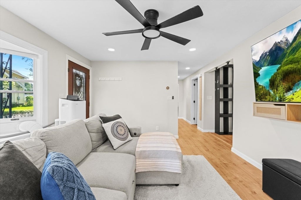 21 Fyrbeck Ave, Shrewsbury, MA, 21 Fyrbeck Ave, Shrewsbury, MA Photo #16
