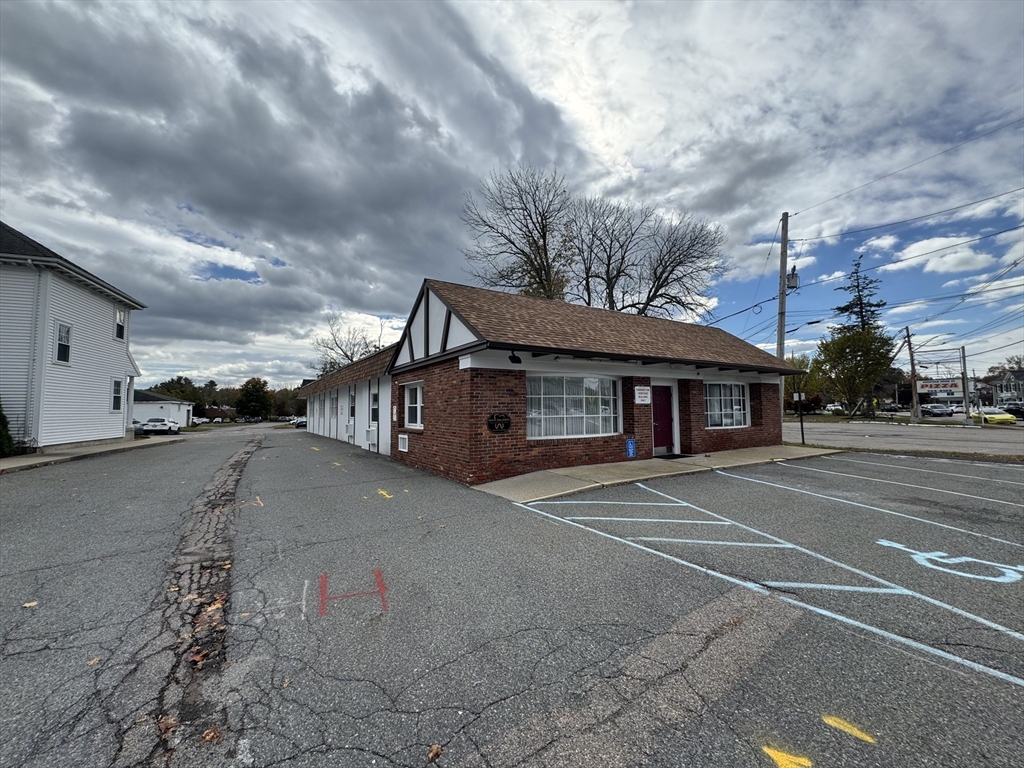 Wrentham, Massachusetts 02093, United States, ,1 BathroomBathrooms,Residential,Active,230490