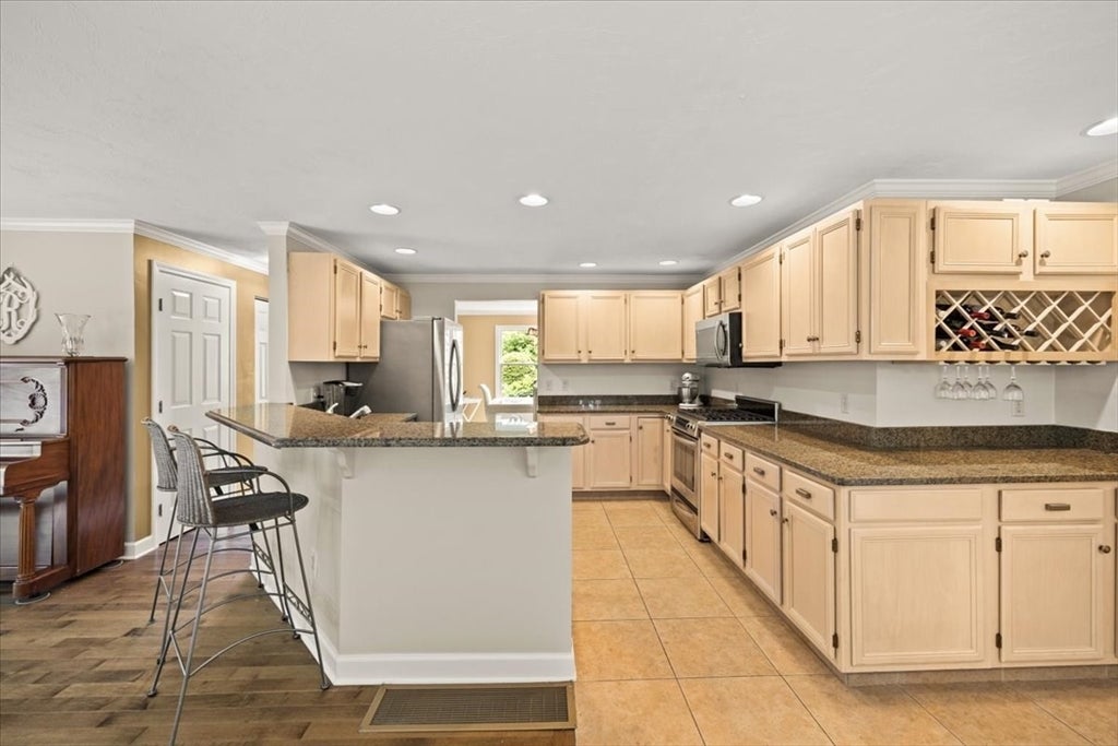 100 W Lake Dr, Taunton, MA, 100 W Lake Dr, Taunton, MA Photo #17