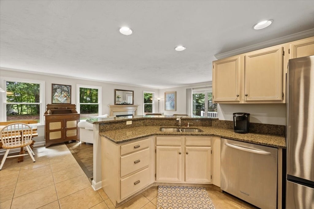 100 W Lake Dr, Taunton, MA, 100 W Lake Dr, Taunton, MA Photo #15