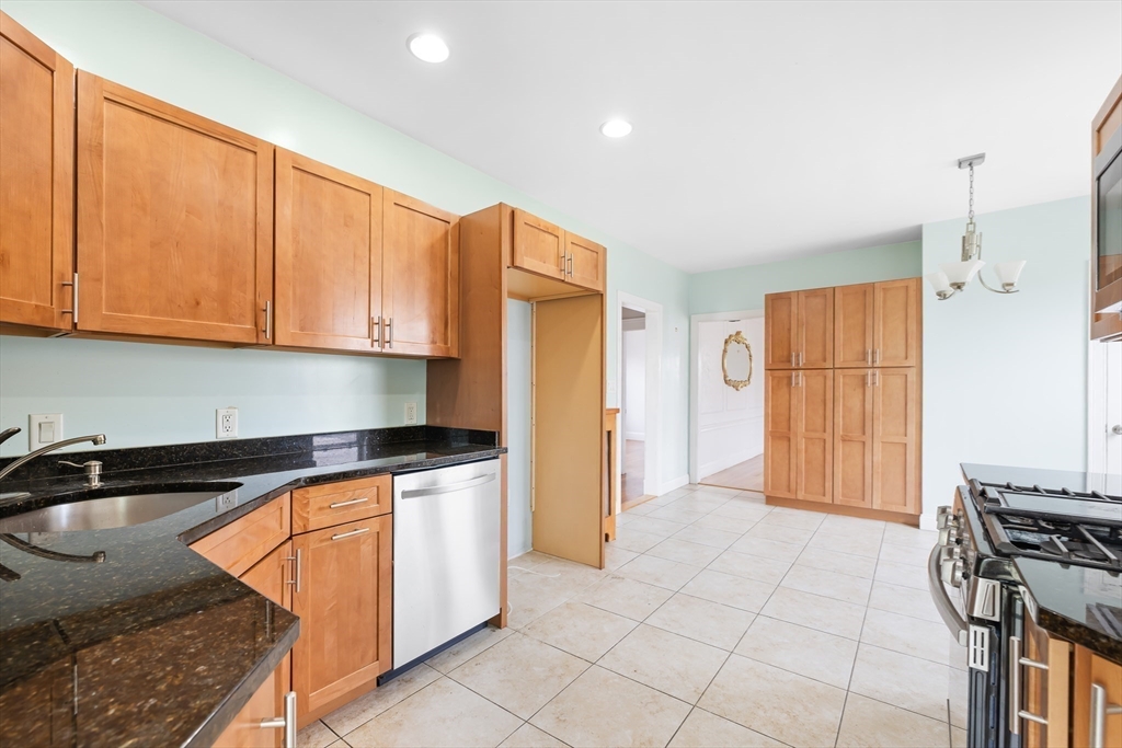 17-19 Woodrow Ave