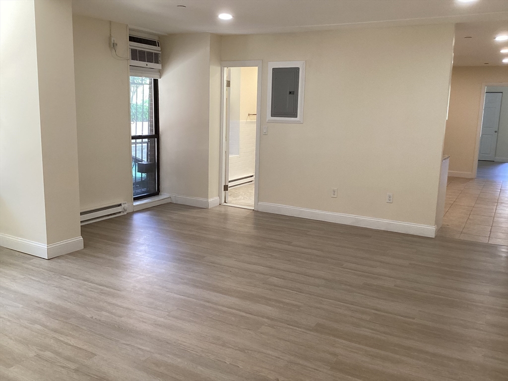 566 Commonwealth Ave #101