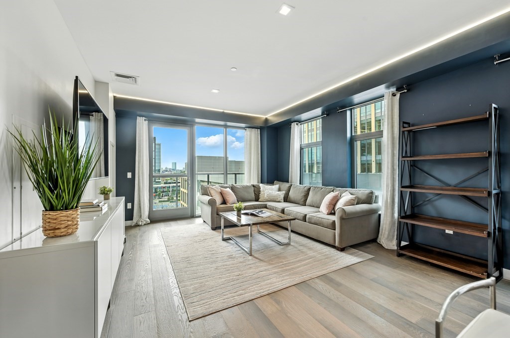 375 Canal Street 815