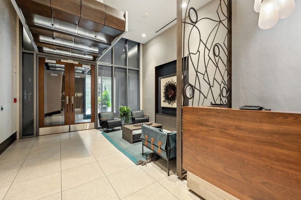 375 Canal Street 815