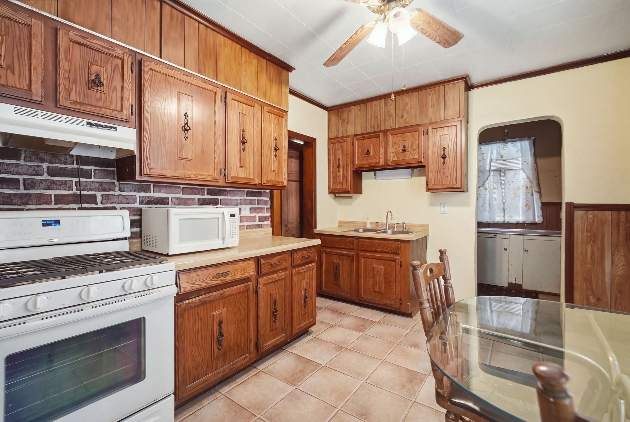 82 Gresham St, Springfield, MA Photo #5