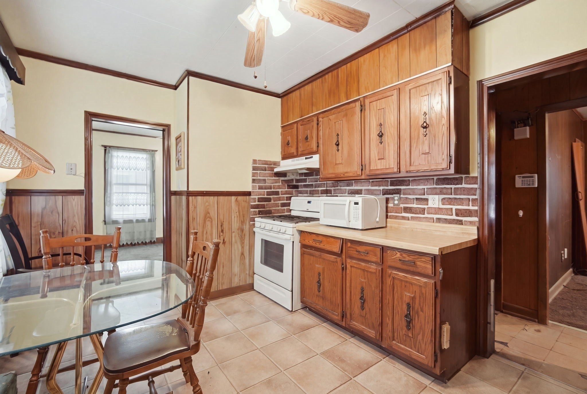 82 Gresham St, Springfield, MA Photo #4