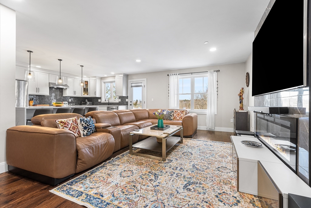 11 James Coffin Way 11