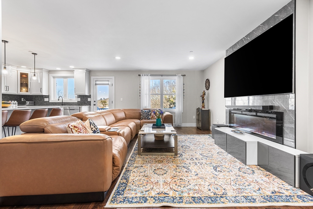 11 James Coffin Way 11