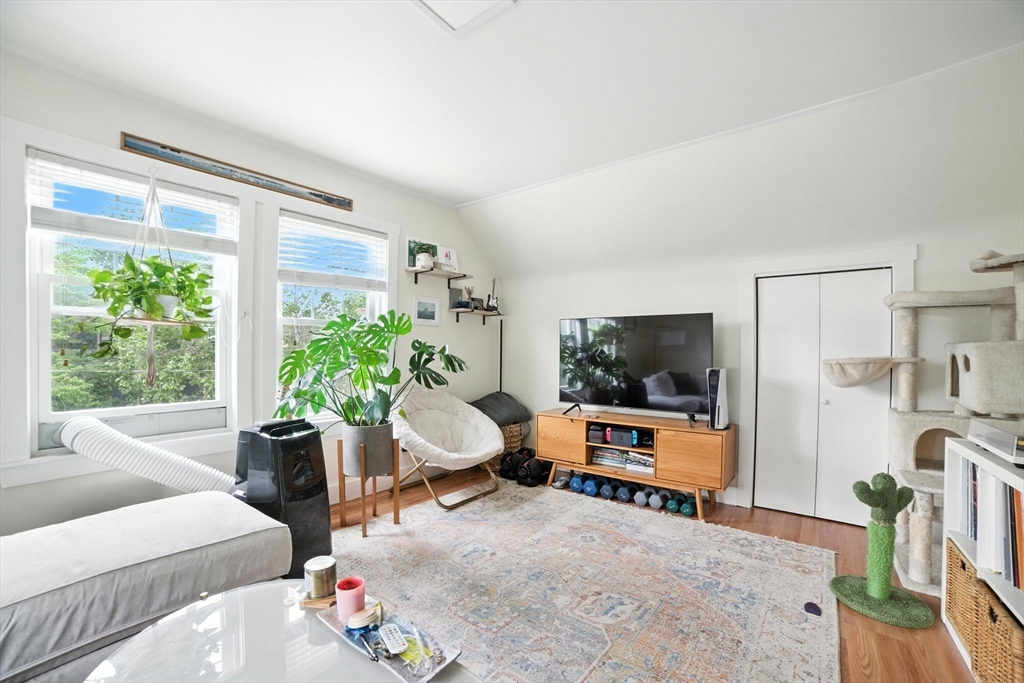 Cambridge, Massachusetts 02138, United States, 5 Bedrooms Bedrooms, ,3 BathroomsBathrooms,Residential,Active,203673