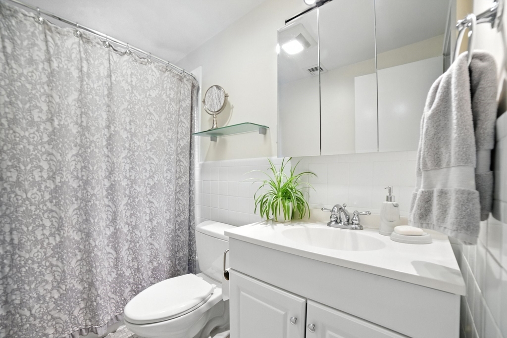 Cambridge, Massachusetts 02138, United States, 5 Bedrooms Bedrooms, ,3 BathroomsBathrooms,Residential,Active,203673