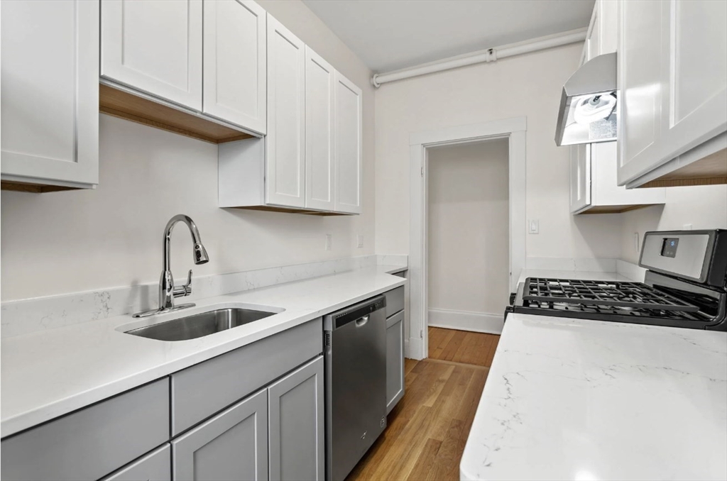 Cambridge, Massachusetts 02138, United States, 2 Bedrooms Bedrooms, ,1 BathroomBathrooms,Residential,Active,181916