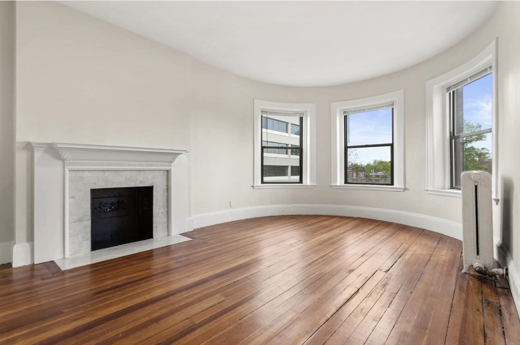 Cambridge, Massachusetts 02138, United States, 2 Bedrooms Bedrooms, ,1 BathroomBathrooms,Residential,Active,181916