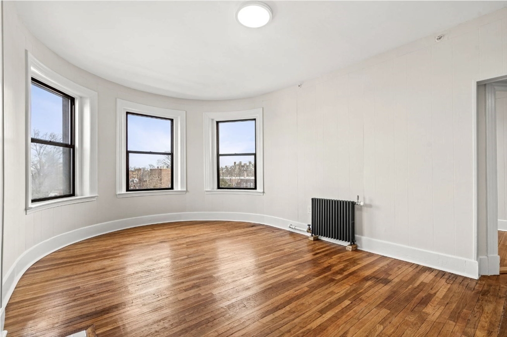 Cambridge, Massachusetts 02138, United States, 2 Bedrooms Bedrooms, ,1 BathroomBathrooms,Residential,Active,181916