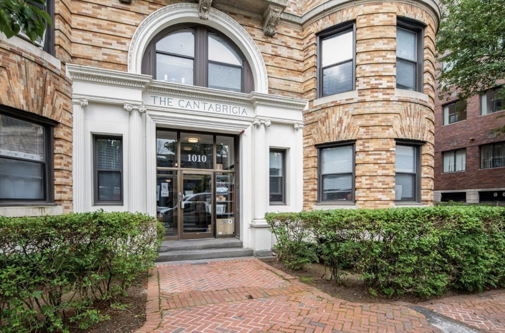 Cambridge, Massachusetts 02138, United States, 2 Bedrooms Bedrooms, ,1 BathroomBathrooms,Residential,Active,181916