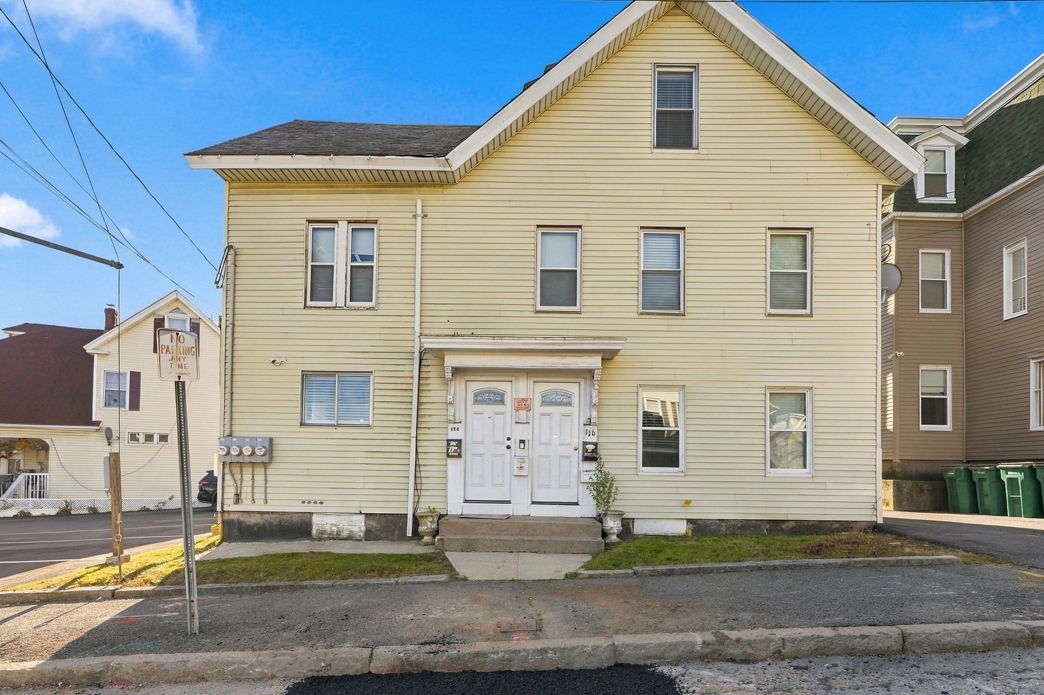Photo of 114-116 Laurel St, Fitchburg, MA
