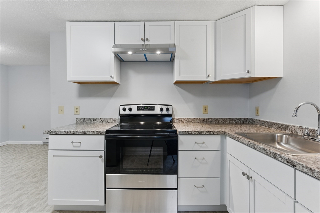 Warren, Massachusetts 01083, United States, 1 Bedroom Bedrooms, ,1 BathroomBathrooms,Residential,Active,98308