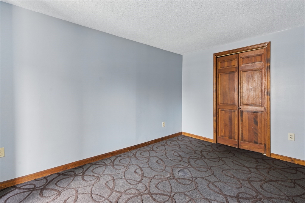 Warren, Massachusetts 01083, United States, 1 Bedroom Bedrooms, ,1 BathroomBathrooms,Residential,Active,98308