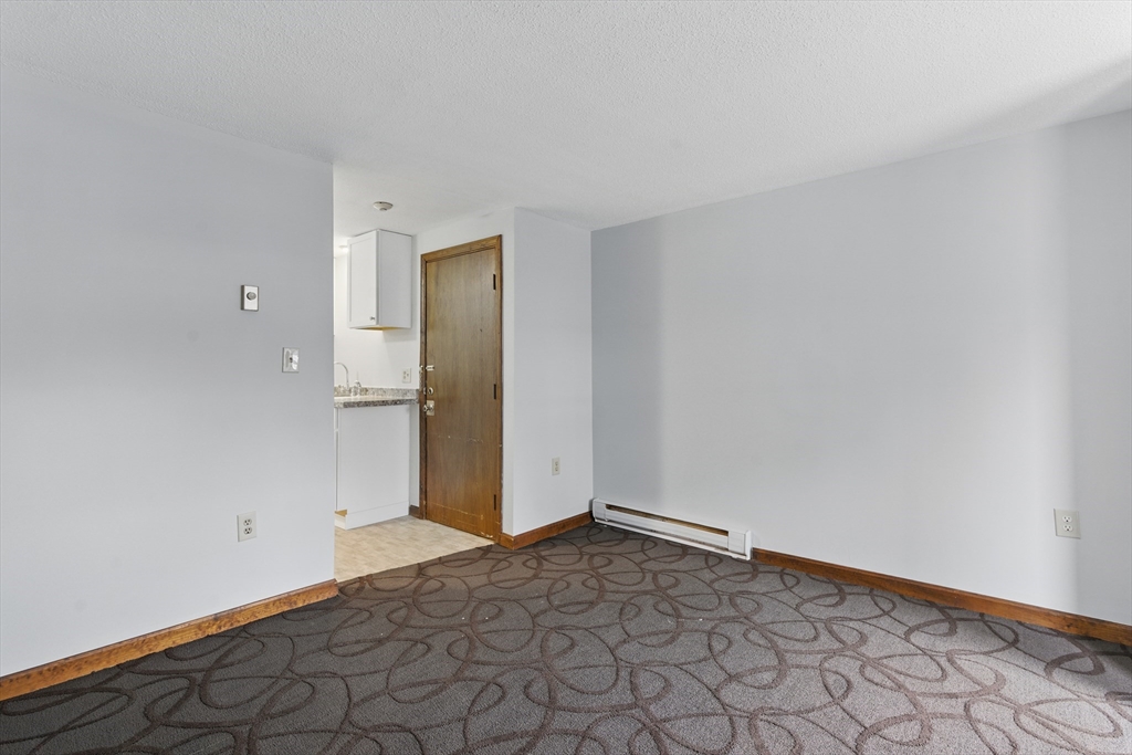 Warren, Massachusetts 01083, United States, 1 Bedroom Bedrooms, ,1 BathroomBathrooms,Residential,Active,98308