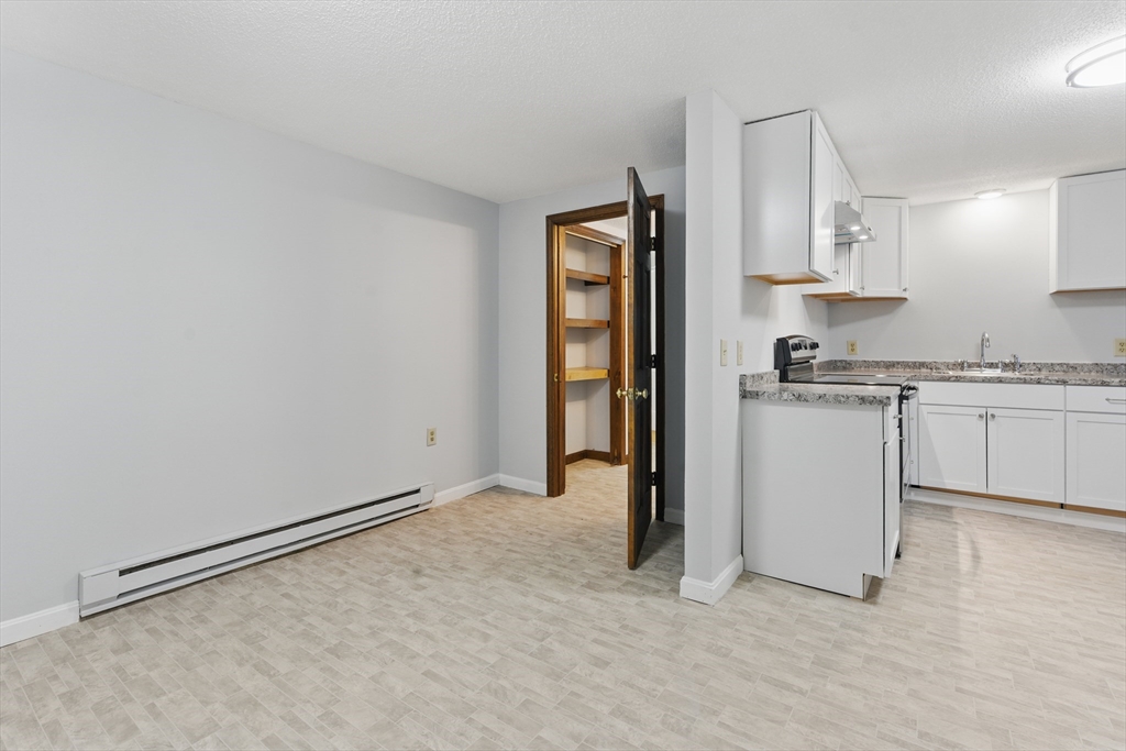 Warren, Massachusetts 01083, United States, 1 Bedroom Bedrooms, ,1 BathroomBathrooms,Residential,Active,98308