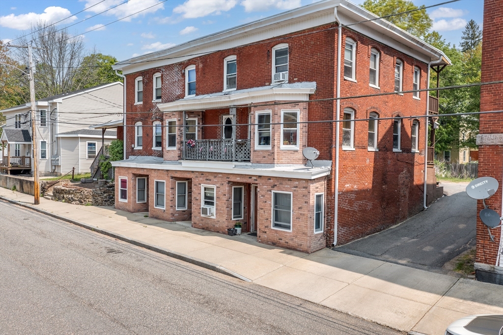 Warren, Massachusetts 01083, United States, 1 Bedroom Bedrooms, ,1 BathroomBathrooms,Residential,Active,98308