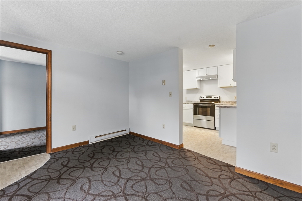 Warren, Massachusetts 01083, United States, 1 Bedroom Bedrooms, ,1 BathroomBathrooms,Residential,Active,98308