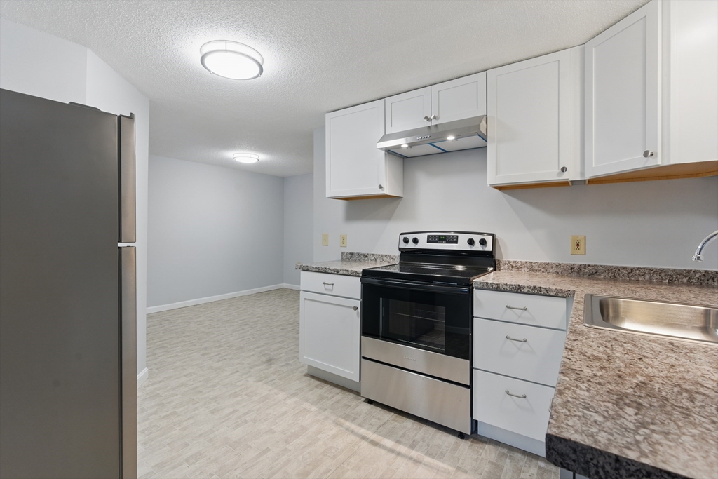 Warren, Massachusetts 01083, United States, 1 Bedroom Bedrooms, ,1 BathroomBathrooms,Residential,Active,98308