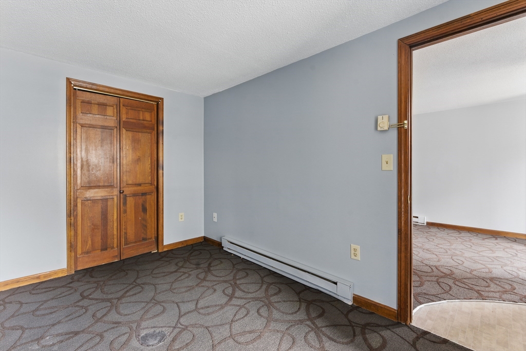 Warren, Massachusetts 01083, United States, 1 Bedroom Bedrooms, ,1 BathroomBathrooms,Residential,Active,98308