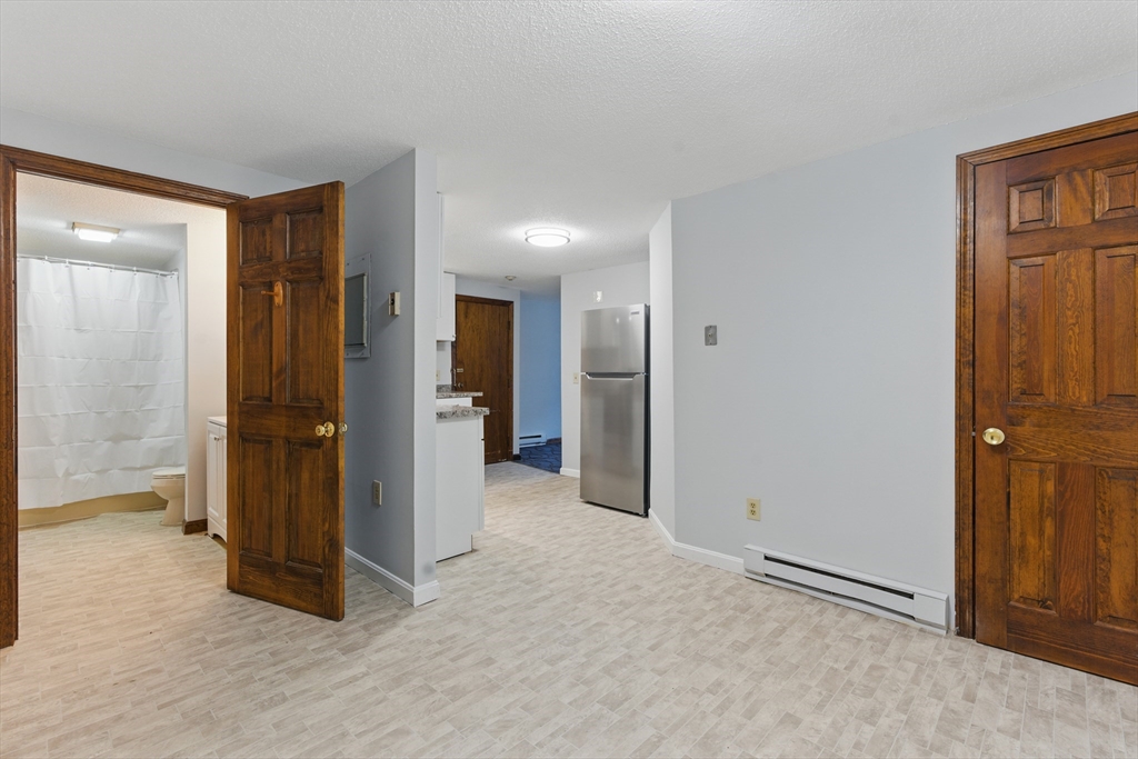 Warren, Massachusetts 01083, United States, 1 Bedroom Bedrooms, ,1 BathroomBathrooms,Residential,Active,98308