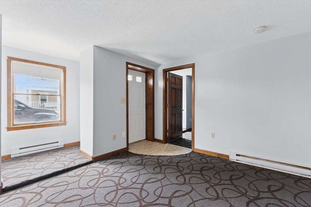 Warren, Massachusetts 01083, United States, 1 Bedroom Bedrooms, ,1 BathroomBathrooms,Residential,Active,98308