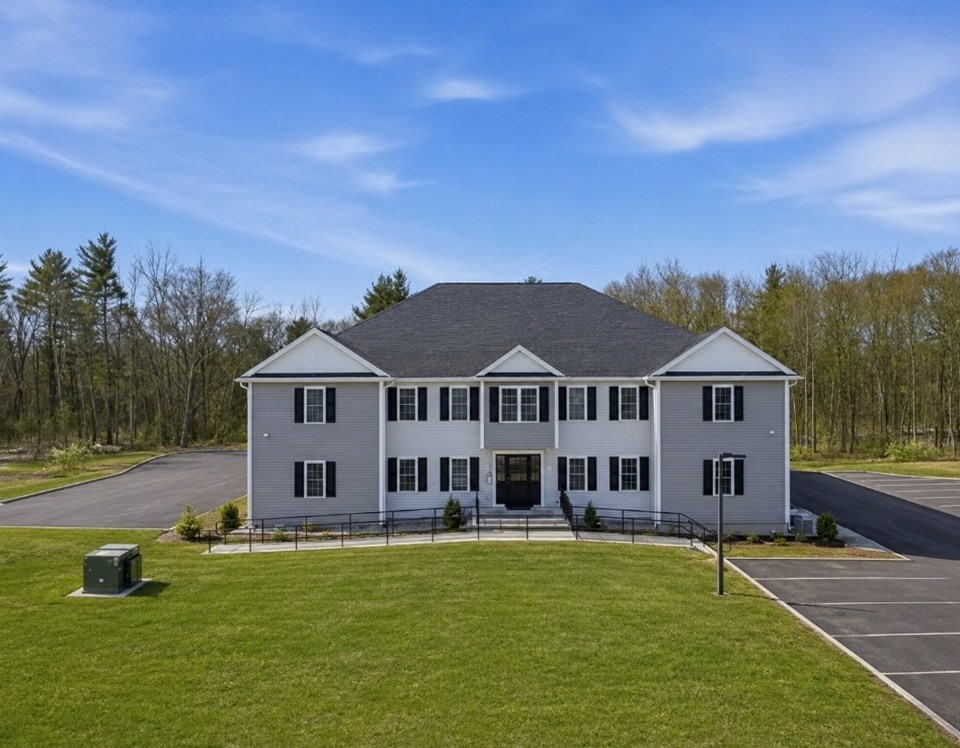 Click for 204 Central Street #J, Avon, MA slideshow