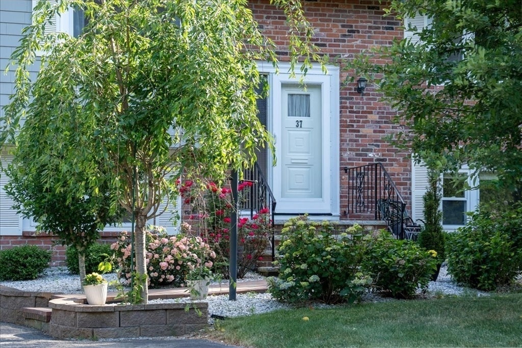 37 Lantern Ln.