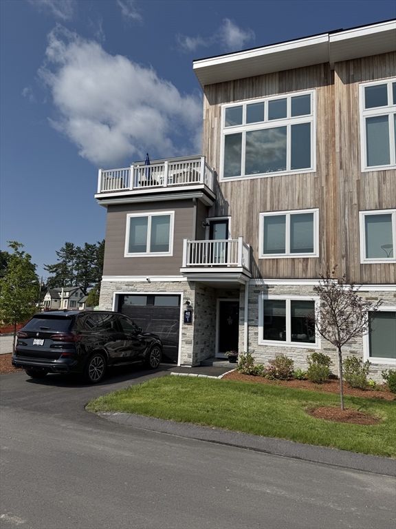 28 Vantage Point Drive 1