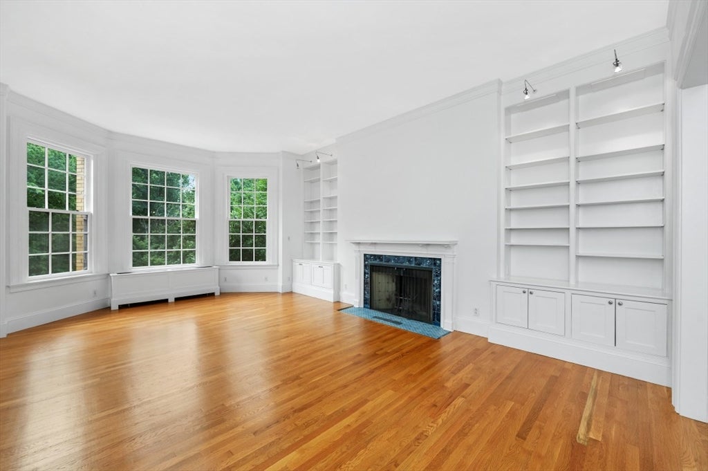 233 Commonwealth Avenue 7