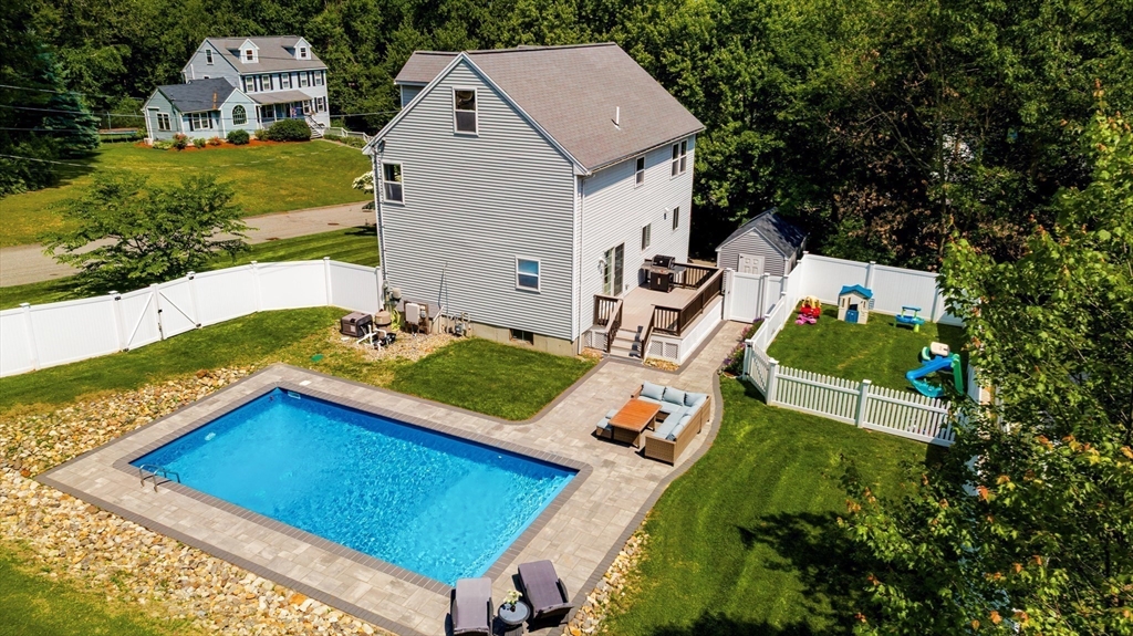 4 Taber St